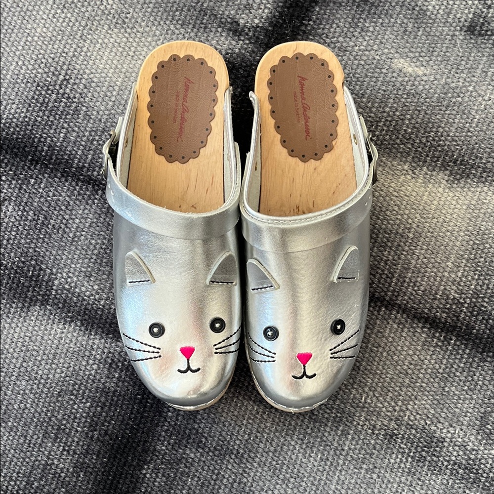 Hanna Andersson Silver Cat Face Swedish Clogs